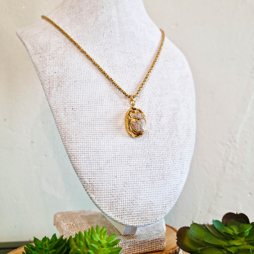 collier scarabée kheper or fin pendentif paillettes gold
