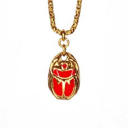 collier scarabée kheper pendentif émaillé orange fluo, chaine dorée à l'or fin 24 carats