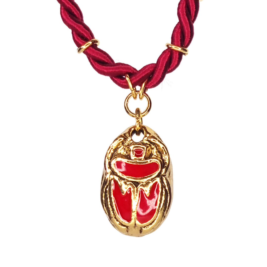 Collier bijoux de créateur à lyon doré à l'or fin 24 carats pendentif scarabée émaillé rouge
